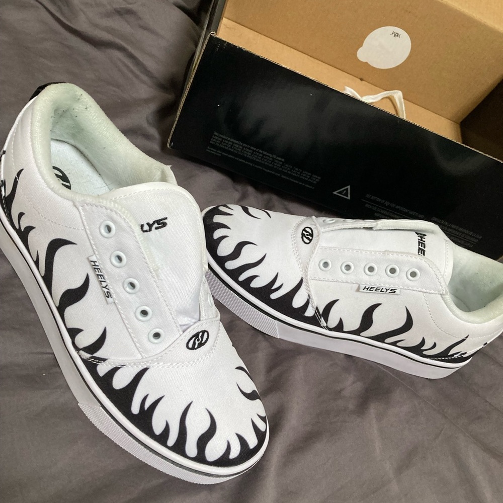 Heely youth size 6